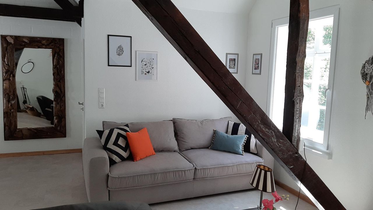 Wasserkraftwerk 2 Schlafsofa im Wohnzimmer Wasserkraftwerk 2 Schlafsofa im Wohnzimmer